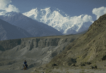 Cycling under the Nanga Parbat